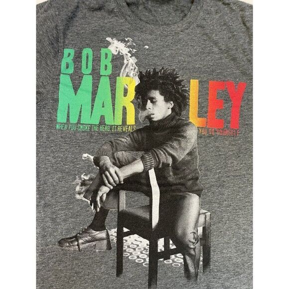 Bob Marley Smoking Weed Graphic T-shirt Women Small Gray Short Sleeve Music - Picture 2 of 6